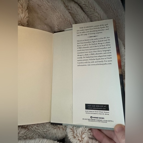 Nicholas Sparks 'The Guardian' Book (Hardcover) - Picture 3 of 4